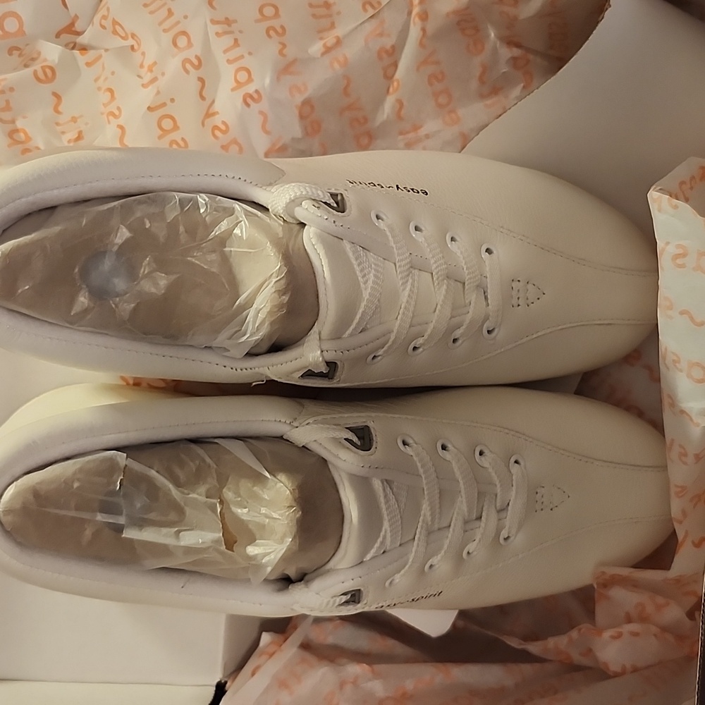Easy Spirit  AP1 Leather Walking Shoes White 10.5N
